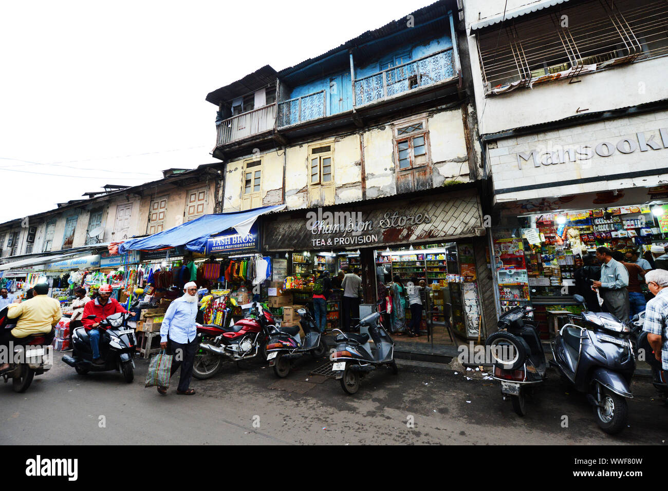 Beaux bâtiments anciens à Pune's Shivaji marché. Banque D'Images