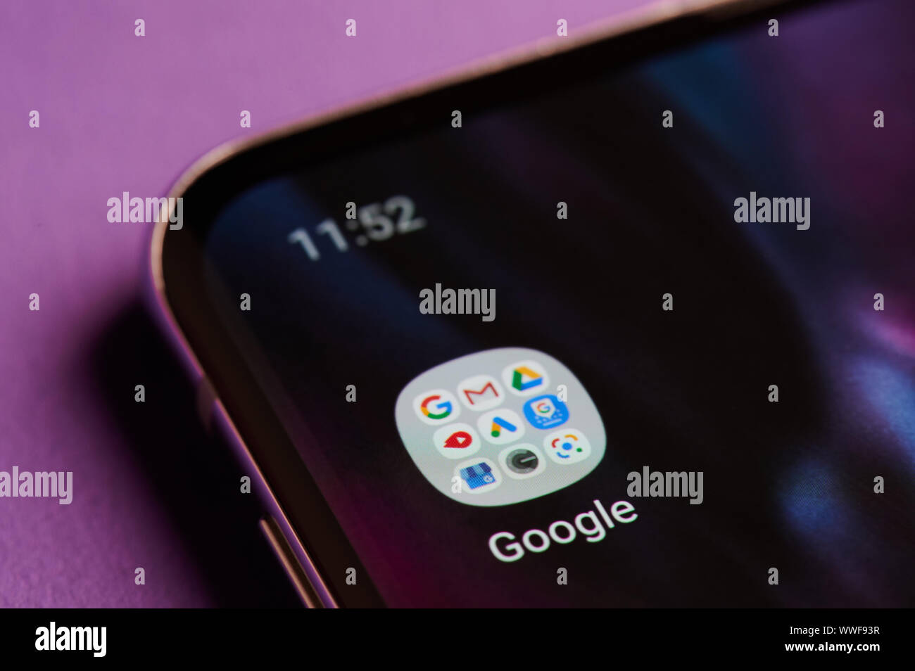 New York, USA - 14 septembre 2019 : Dossier avec google ads dans l'écran du smartphone vue rapprochée Banque D'Images