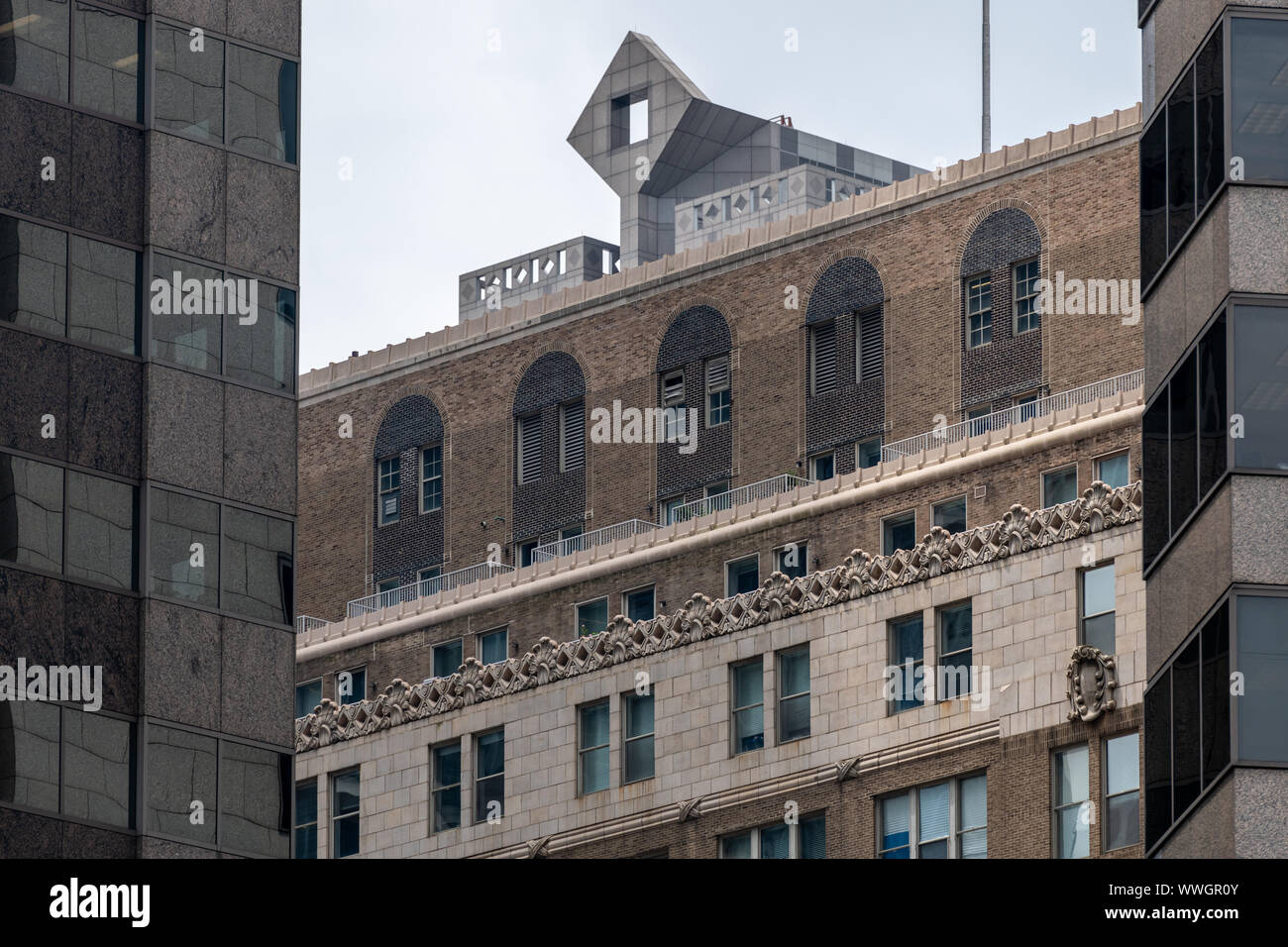 Le stone diamant sur le dessus de l'IM 1987 pics Place du Commerce sur la façade décorée de 1835 Arch St. Banque D'Images
