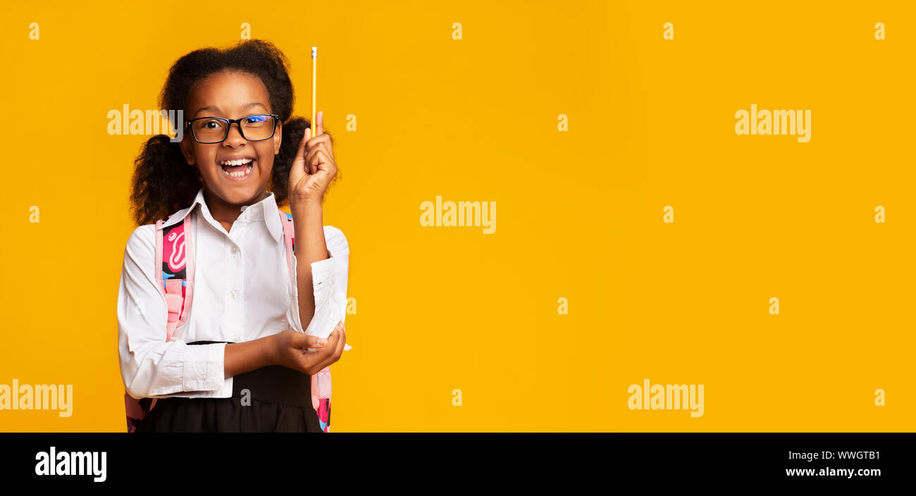 African american girl raising hand Banque de photographies et d’images ...