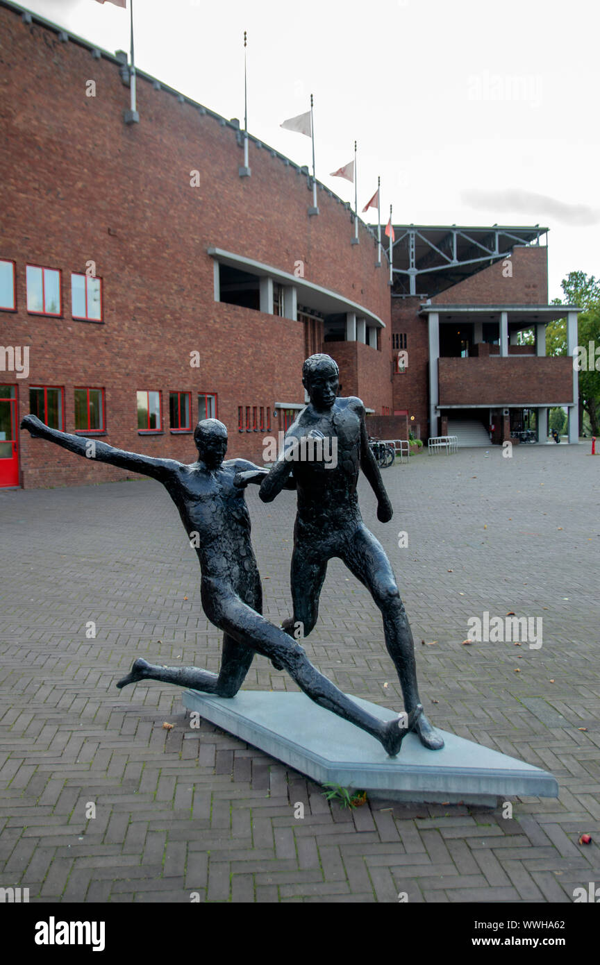 Johan Cruijff et Berti Vogts statue au Stade olympique à Amsterdam aux Pays-Bas 2019 Banque D'Images