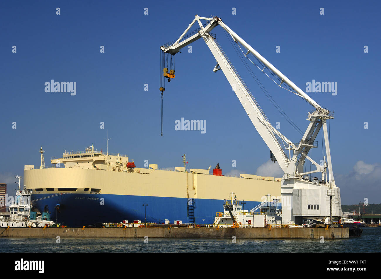 Navire RoRo dans le port de Durban Banque D'Images