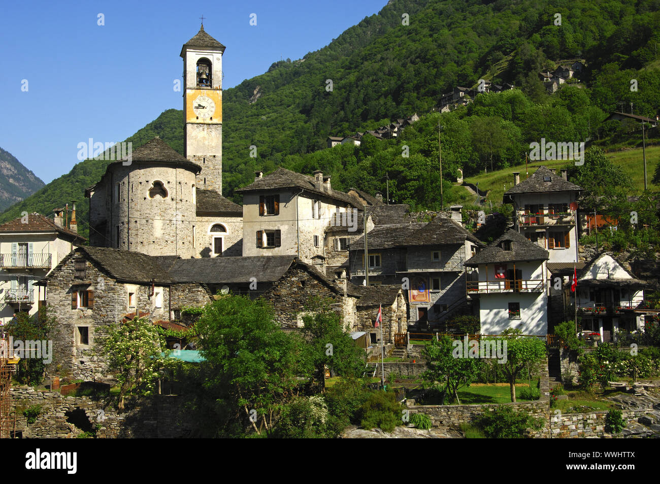 Lavertezzo village dans la vallée de Verzasca, Tessin, Suisse Banque D'Images