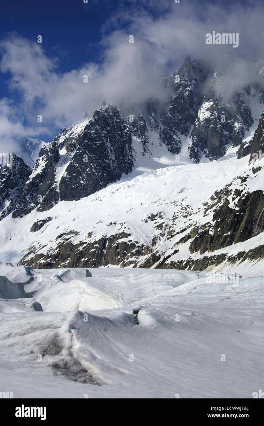 Briser la glace sur la Mer de Glace glacier Banque D'Images