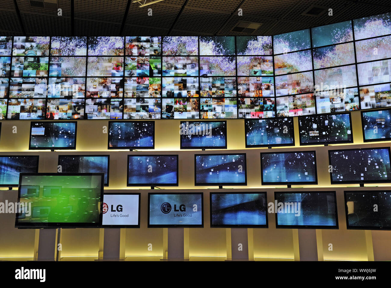 Les écrans de télévision de la société LG sur l'exposition internationale de l'électronique grand public IFA 2009 à Berlin Banque D'Images