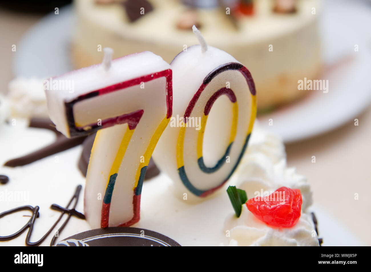 Birthday Cake 70 Seventy Banque D Image Et Photos Alamy Birthday Cake 70 Seventy Banque D Image Et Photos Alamy