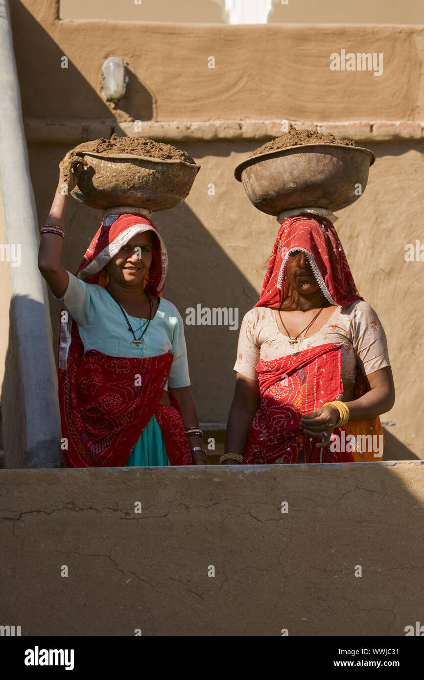 Idian workingwoman en vêtements traditionnels, l'Inde du Nord, Inde, Asie Banque D'Images