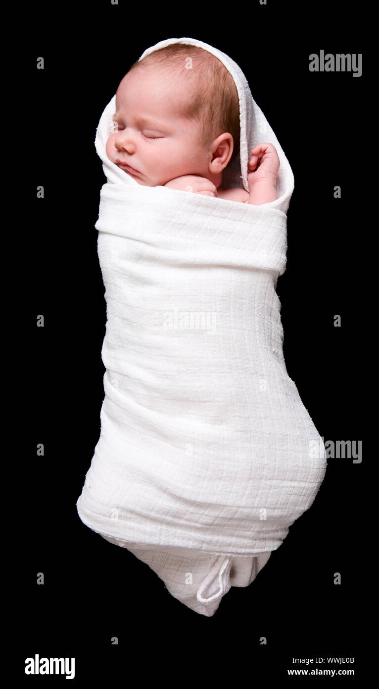Baby Cocoon 15 Jours D Age Nouveau Ne Emmaillote Bebe Fille Sur Fond Noir Photo Stock Alamy Baby Cocoon 15 Jours D Age Nouveau Ne Emmaillote Bebe Fille Sur Fond Noir Photo Stock Alamy