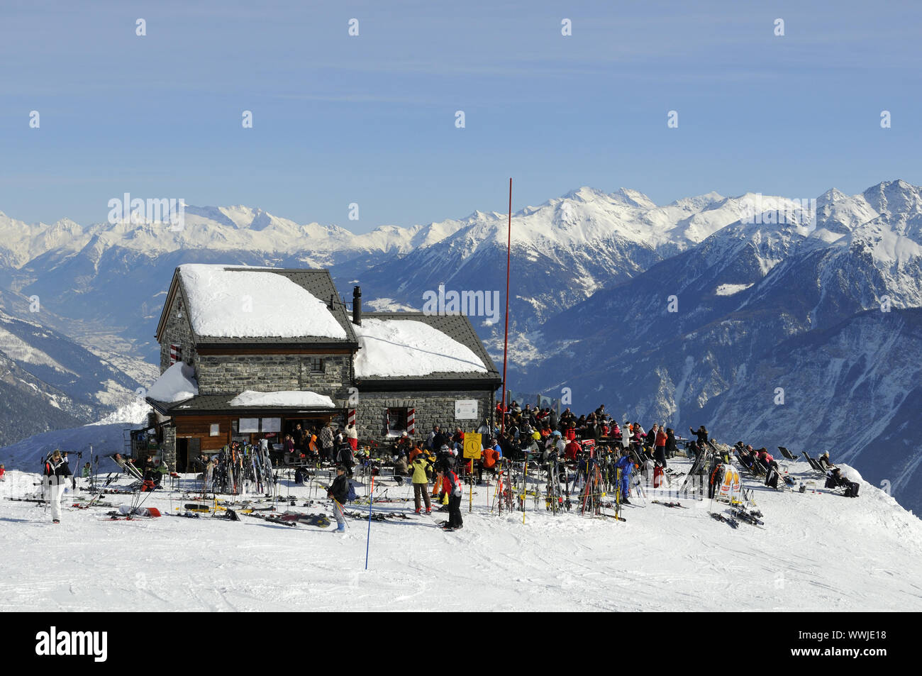 Les Violettes refuge du Club Alpin Suisse dans les Alpes Valaisannes Banque D'Images