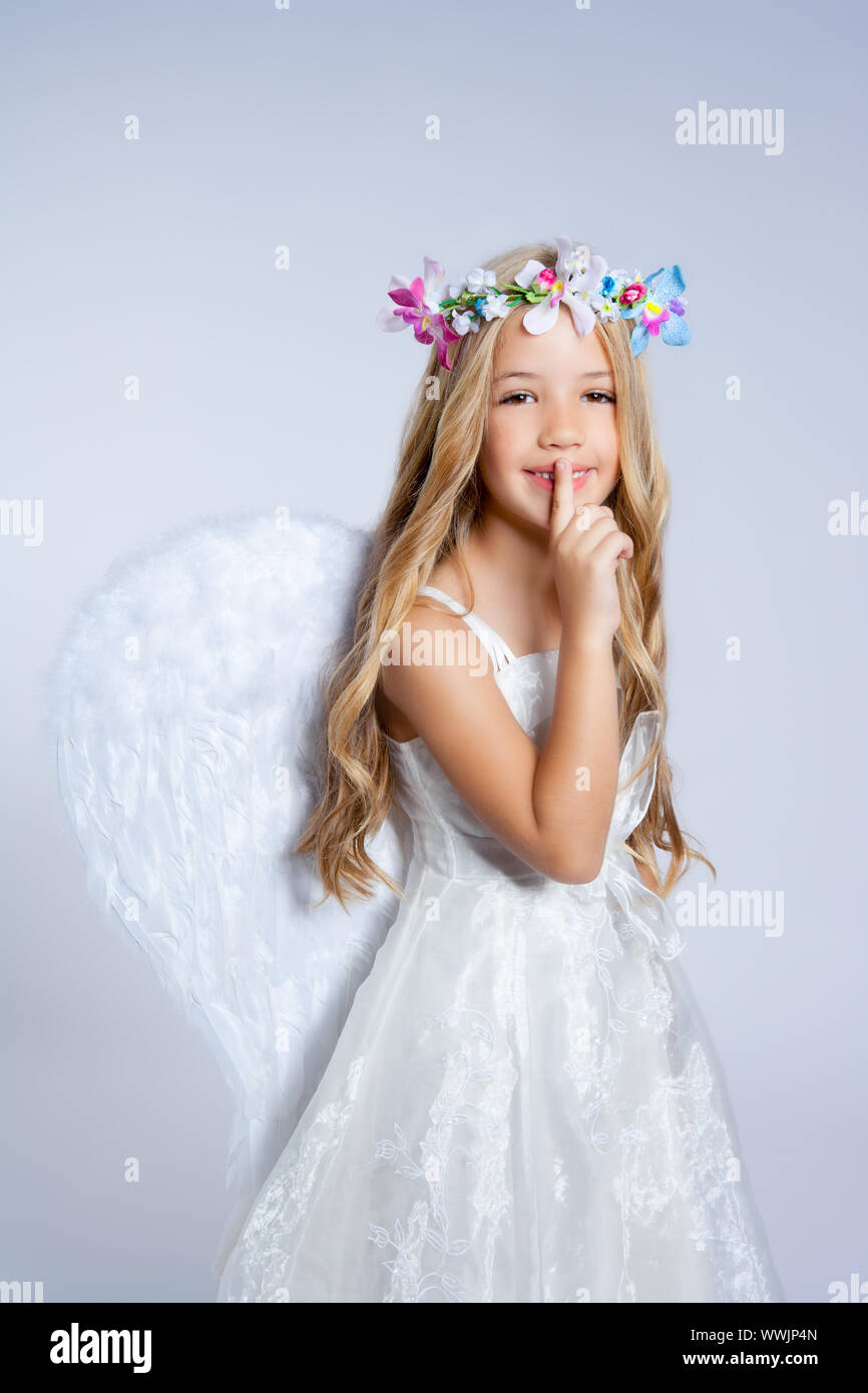 Enfants Ange Petite Fille Dormir Colles En Bec Photo Stock Alamy
