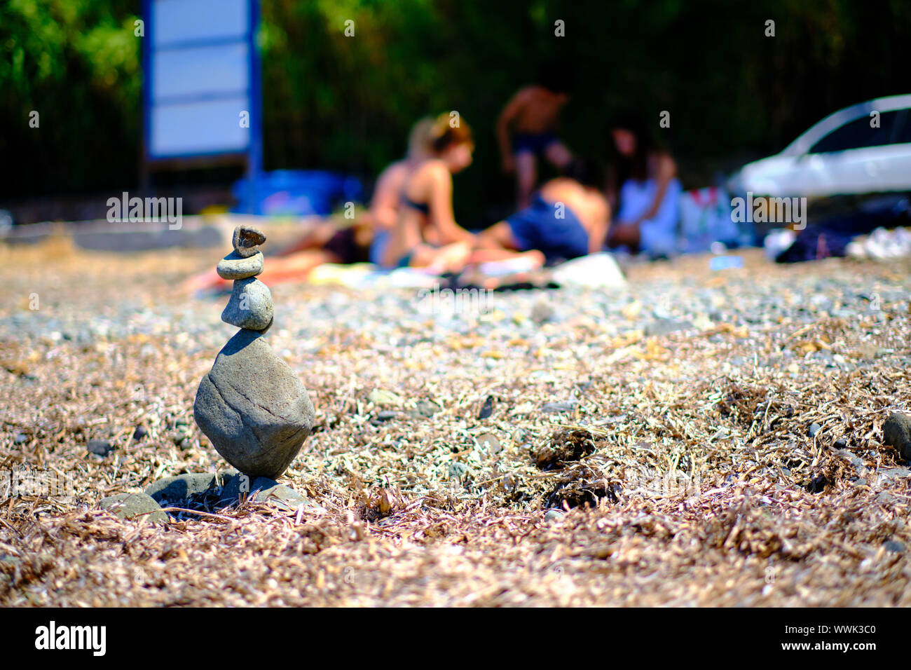 Des pierres sur la plage équilibré Banque D'Images