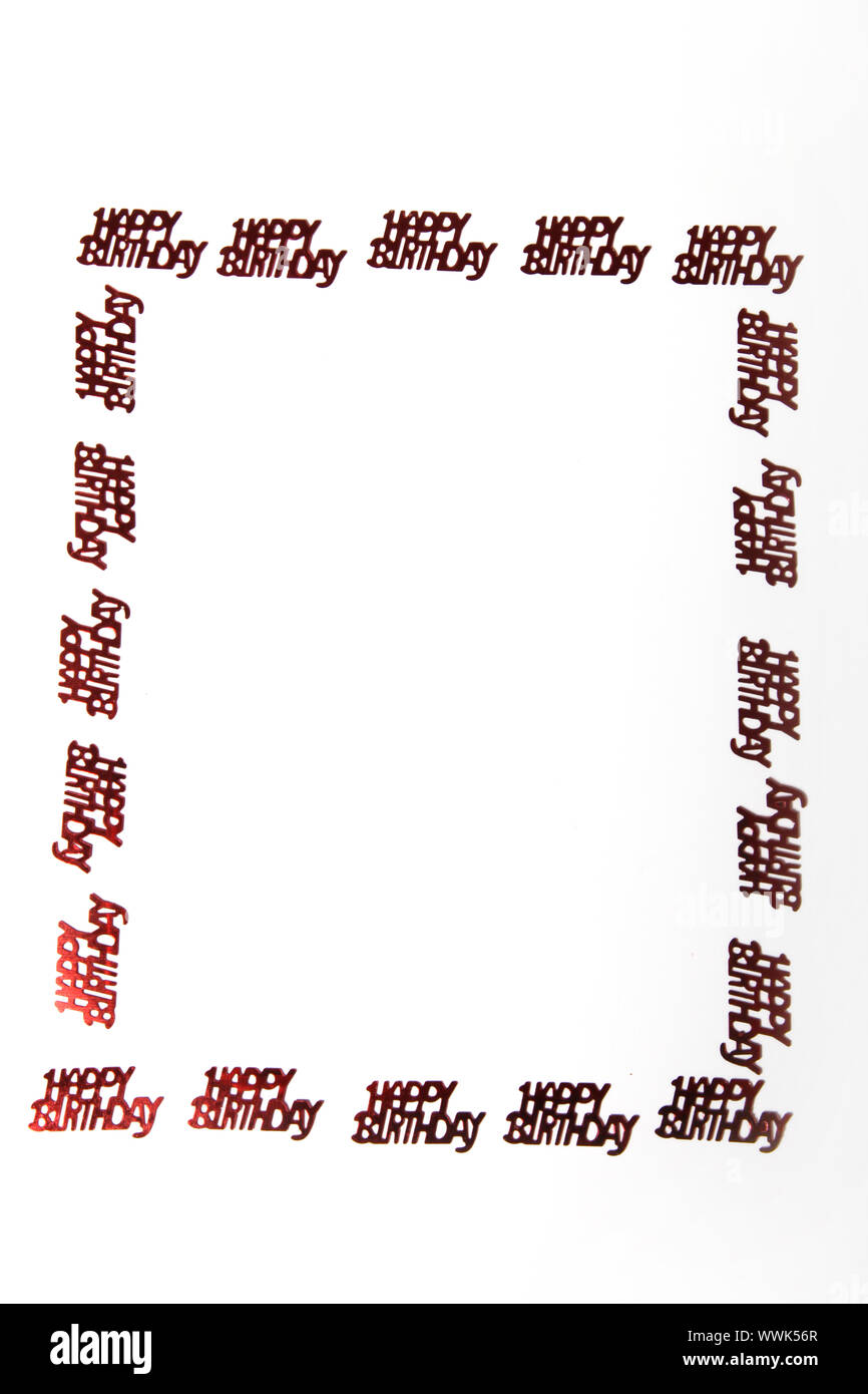 Petit lettrage en joyeux anniversaire avec copie espace sur fond blanc Banque D'Images