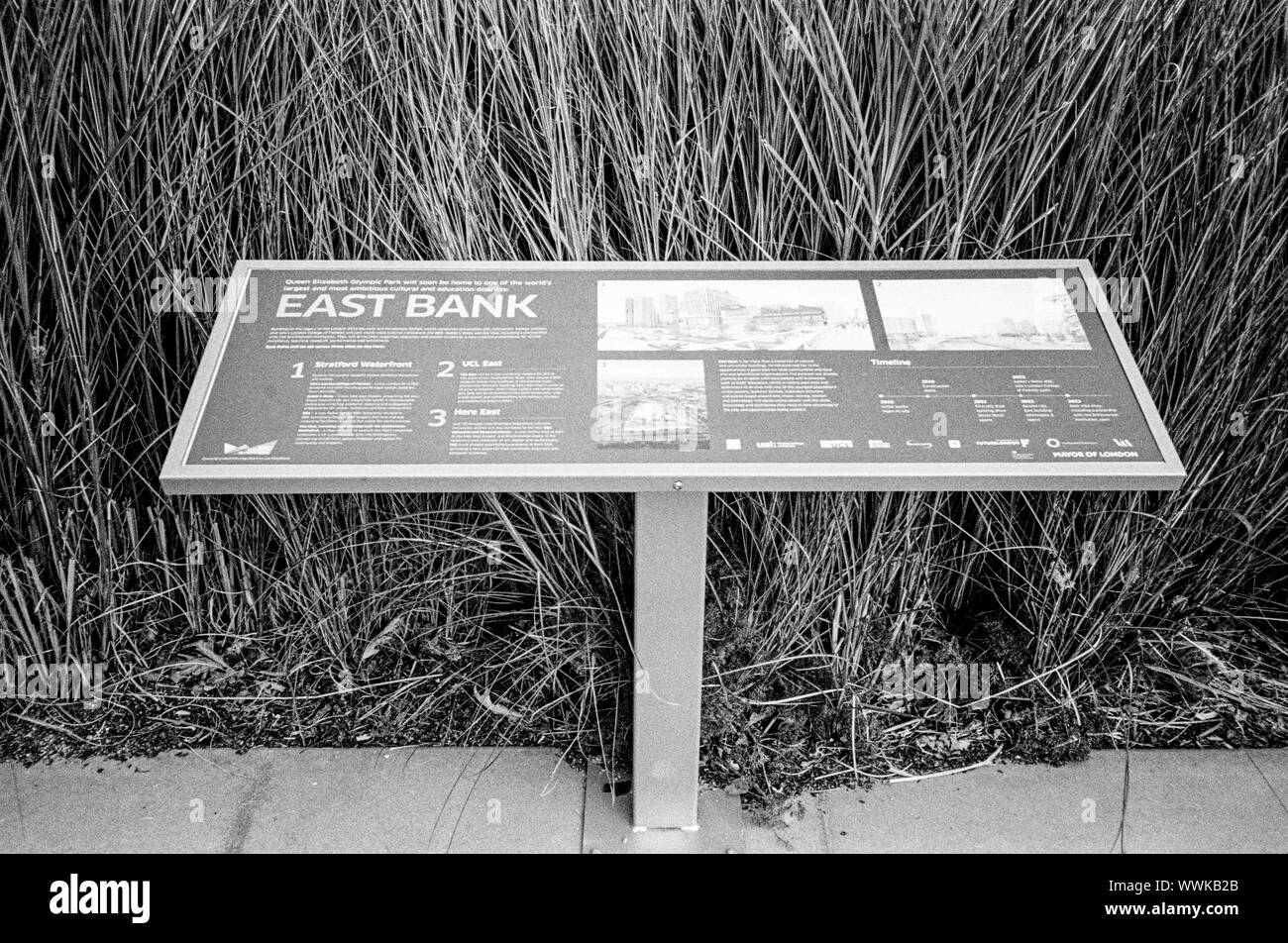 Rive est sign, Queen Elizabeth Olympic Park, Stratford, London, Angleterre, Royaume-Uni. Banque D'Images