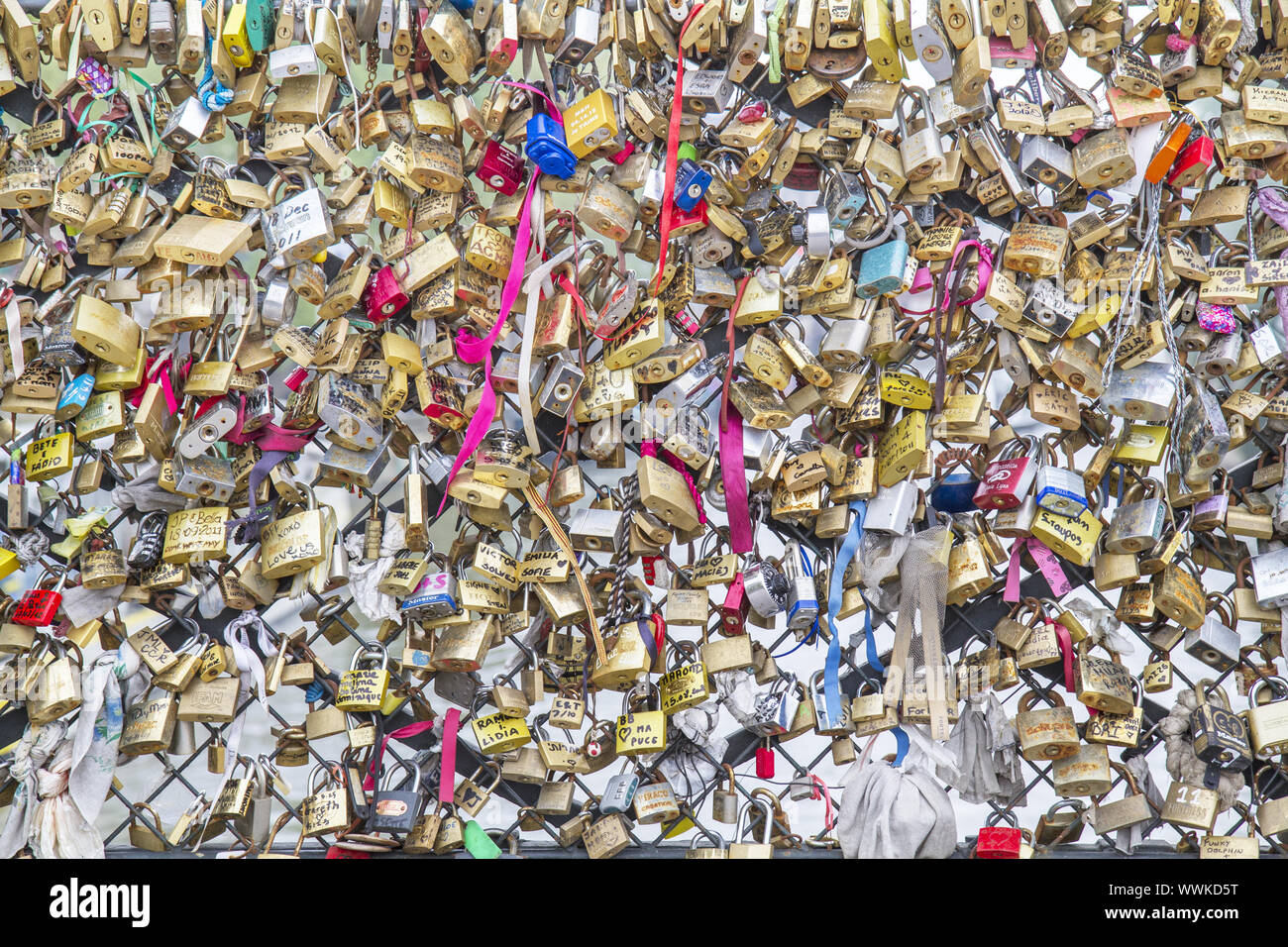 Serrures de l'amour à Paris, en France, en tant que symboles de l'amour éternel Banque D'Images