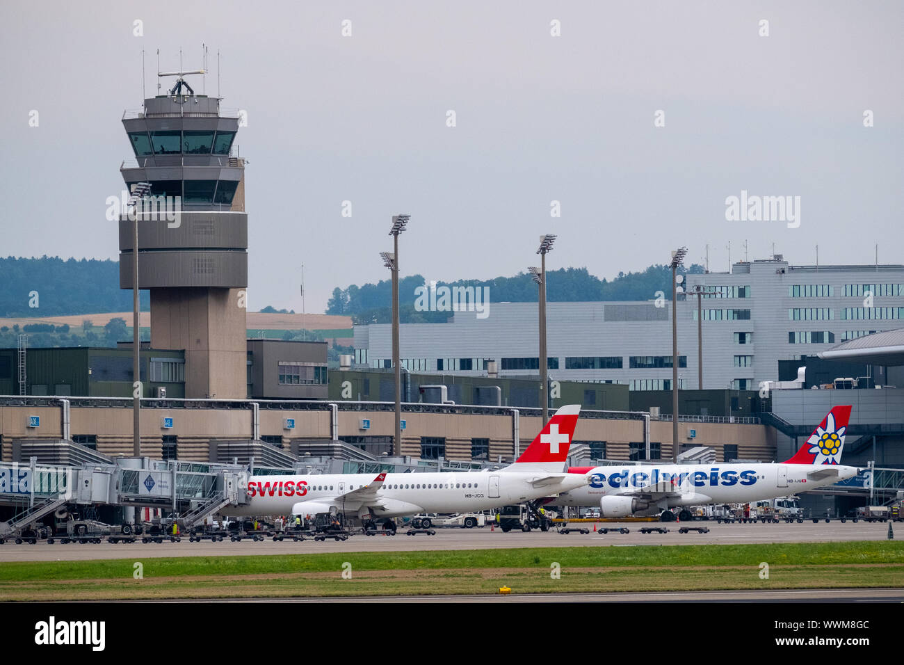 Zurich, Suisse - le 19 juillet 2018 : l'aéroport de Zurich paysage extérieur de bâtiment de jour Banque D'Images