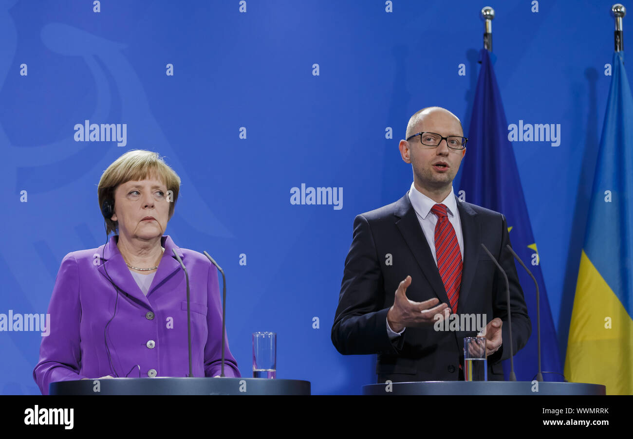 La chancelière Merkel se félicite le Premier Ministre de la Géorgie, Garibaschwili, de Moldova, Leanca, et de l'Ukraine, Iatseniouk Banque D'Images