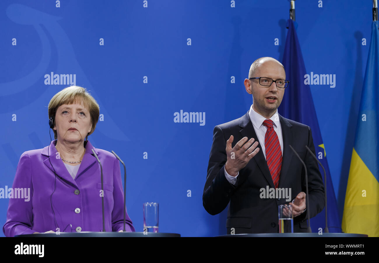 La chancelière Merkel se félicite le Premier Ministre de la Géorgie, Garibaschwili, de Moldova, Leanca, et de l'Ukraine, Iatseniouk Banque D'Images