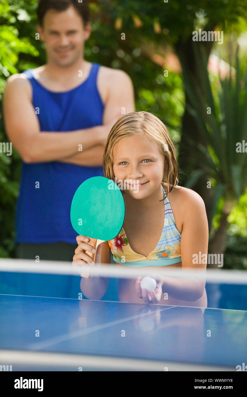 Girl Playing Ping-Pong Banque D'Images