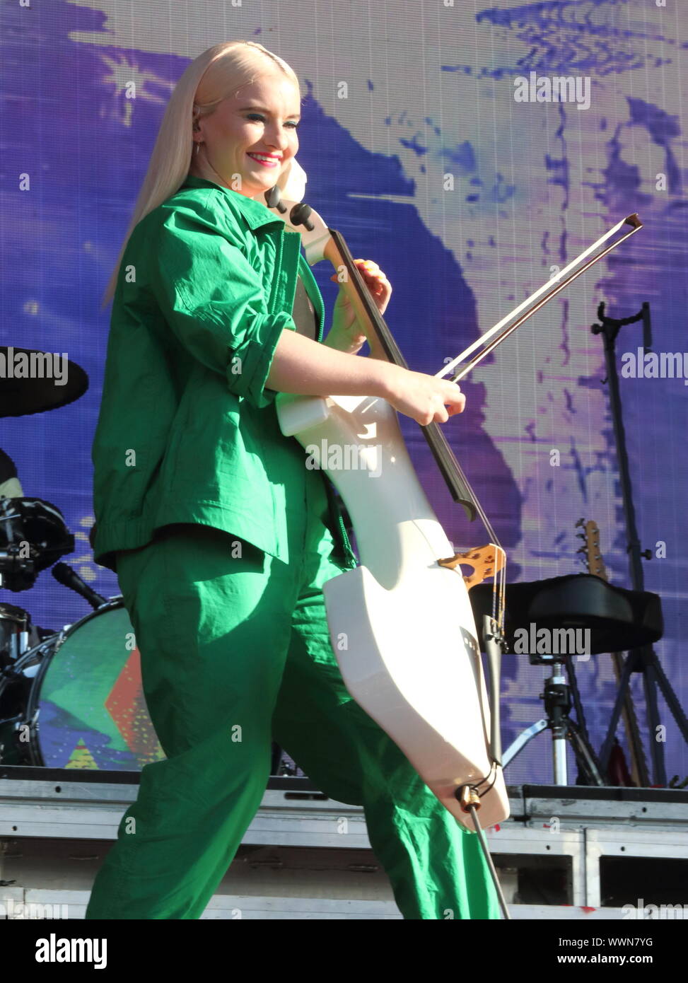 Londres, Royaume-Uni. 15 Sep, 2019. La grâce de la Chatto électro pop band Clean Bandit effectue sur scène à la BBC Radio 2 Live à Hyde Park, Londres. Credit : SOPA/Alamy Images Limited Live News Banque D'Images