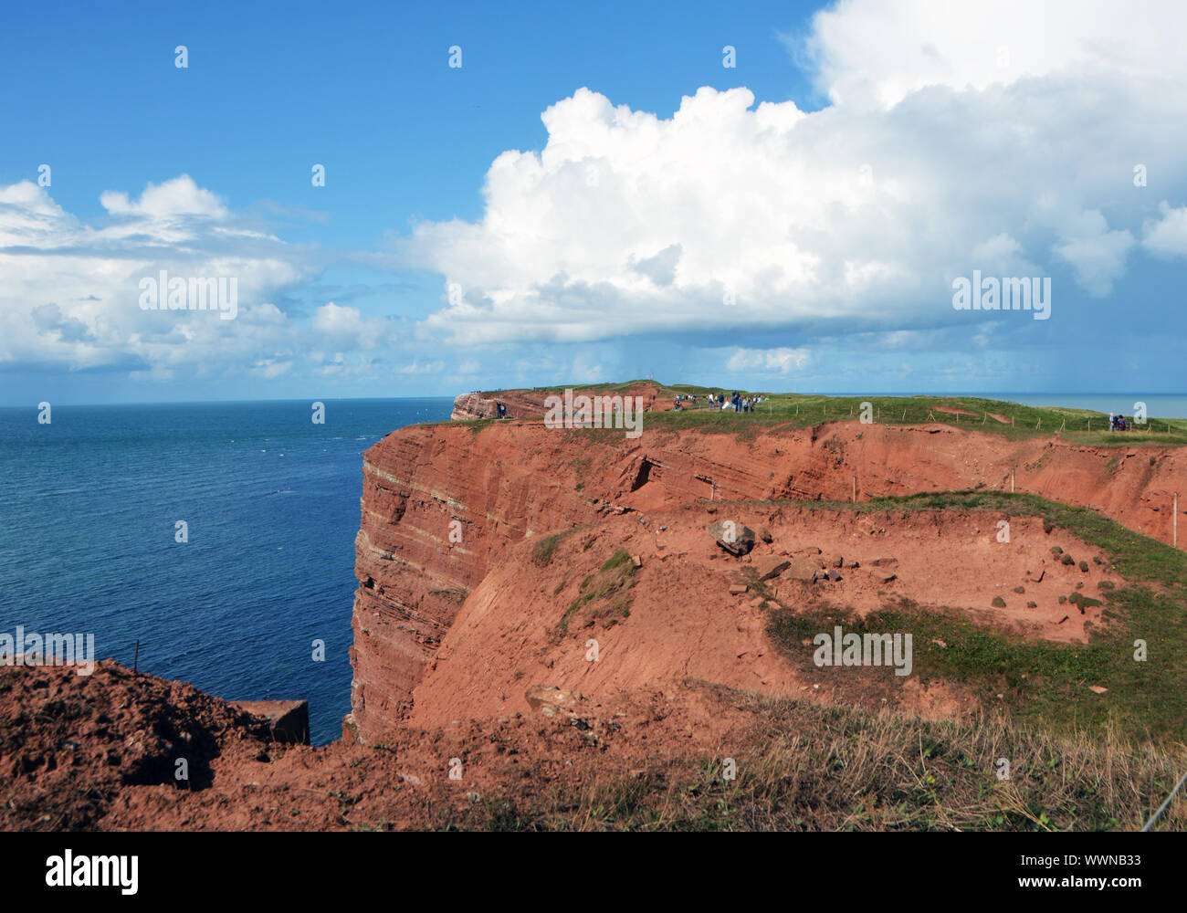 Helgoland, Deutschland. 07Th Nov, 2019. Vue de l'ocre-rouge côte rocheuse (Buntsandstein) dans l'ouest de la mer du Nord, l'île de Helgoland enregistré sur 07.09.2019 | Conditions de crédit dans le monde entier : dpa/Alamy Live News Banque D'Images