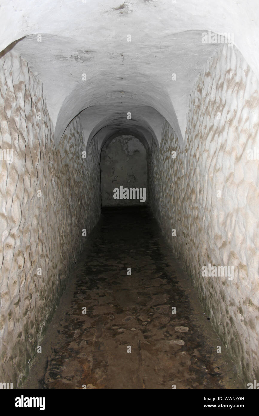 Tunnel menant au cachot dans le château d'Elmina, Ghana alias château St George - un pôle majeur dans la traite transatlantique des esclaves Banque D'Images