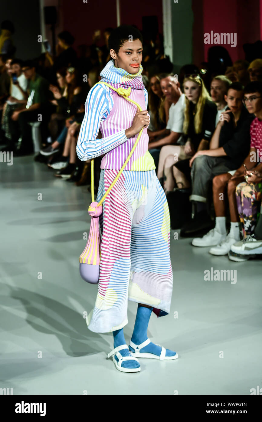 Londres, Royaume-Uni. 15 Sep, 2019. FJU Talents de Taïwan en vedette à la mode du Scoutisme SS20 - SS19 Jour 3, le 15 septembre 2019, Londres, Royaume-Uni : Crédit photo Capital/Alamy Live News Banque D'Images