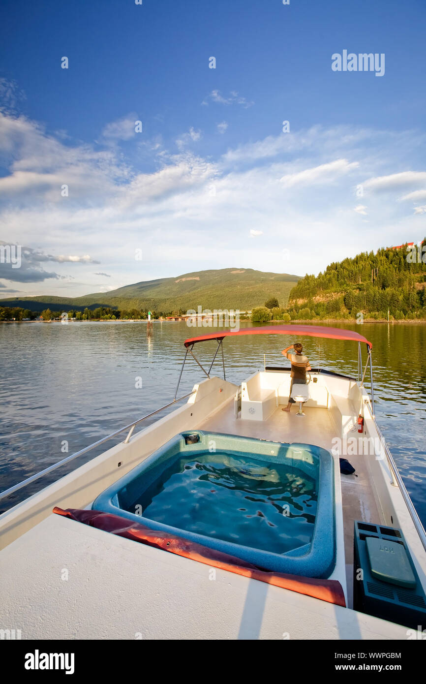 Bateau sur un lac Banque D'Images