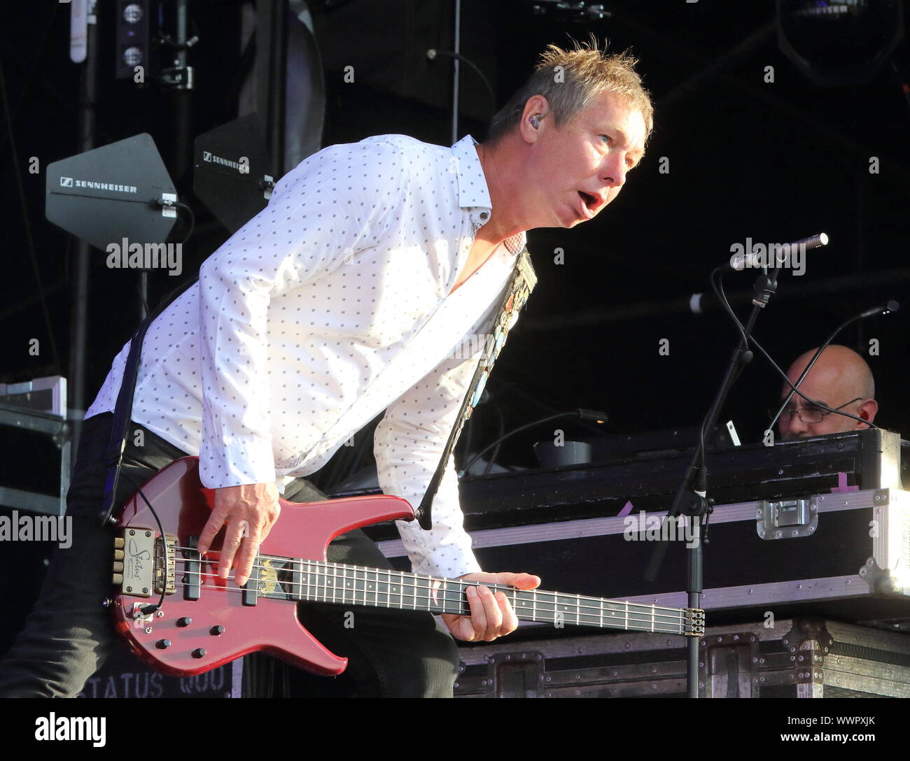 Londres, Royaume-Uni. 15 Sep, 2019. John 'Rhino' Edwards du groupe de rock anglais Status Quo effectue sur scène à la BBC Radio 2 Live à Hyde Park, Londres. Credit : SOPA/Alamy Images Limited Live News Banque D'Images