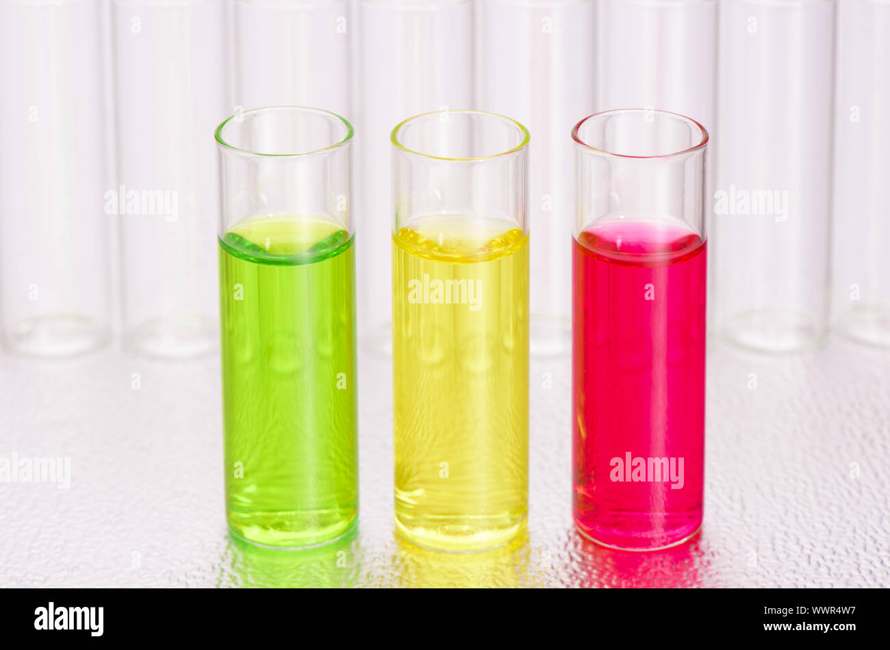 Réactifs dans le laboratoire chimique Banque D'Images