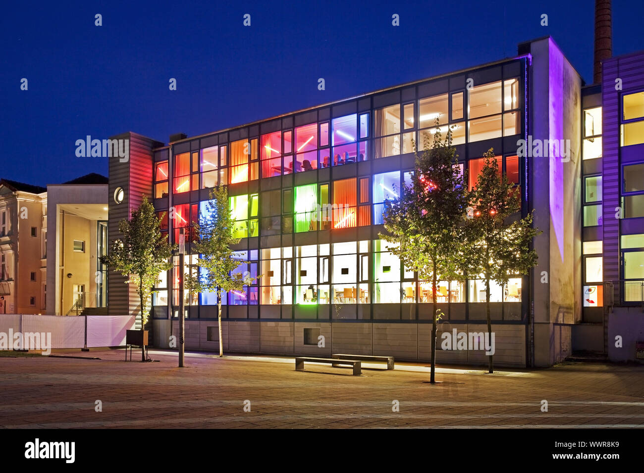 Carré lumineux Platz der Kulturen avec des collages, Unna, Ruhr, Allemagne, Europe Banque D'Images
