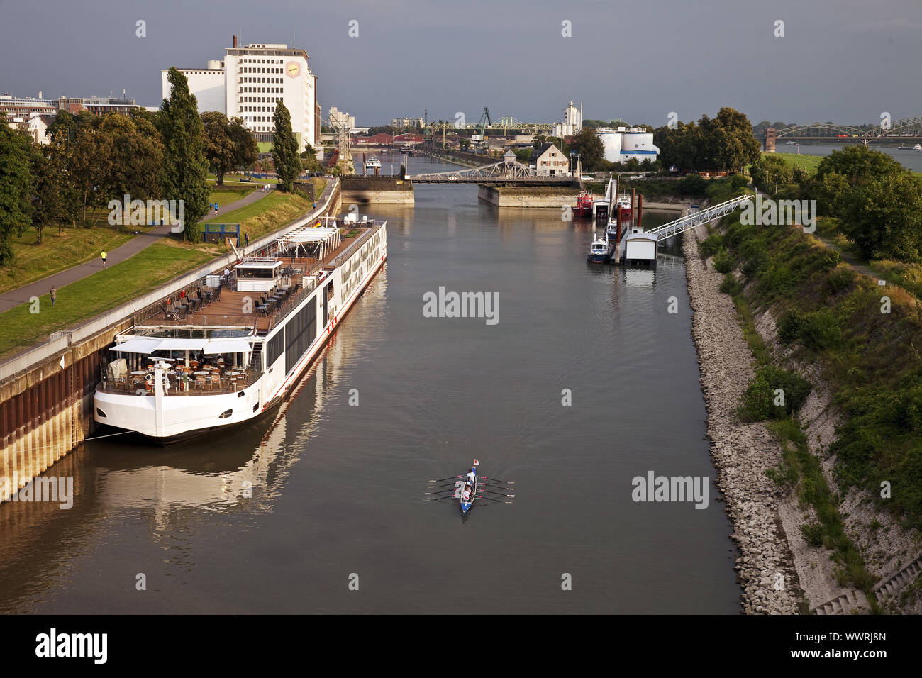 Port de Deutz avec pont tournant, Cologne, Rhénanie du Nord-Westphalie, Allemagne, Europe, Banque D'Images