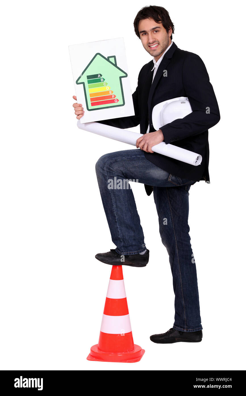 La tenue d'un ingénieur graphique de cotation de l'efficacité énergétique et d'un roulé dimensions Banque D'Images