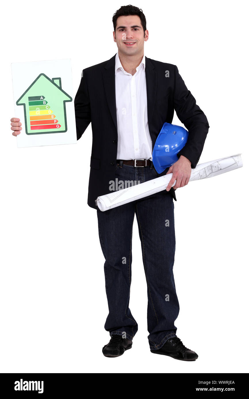 La tenue d'un ingénieur, d'un casque d'encombrement et un signe de cotation de l'efficacité énergétique Banque D'Images