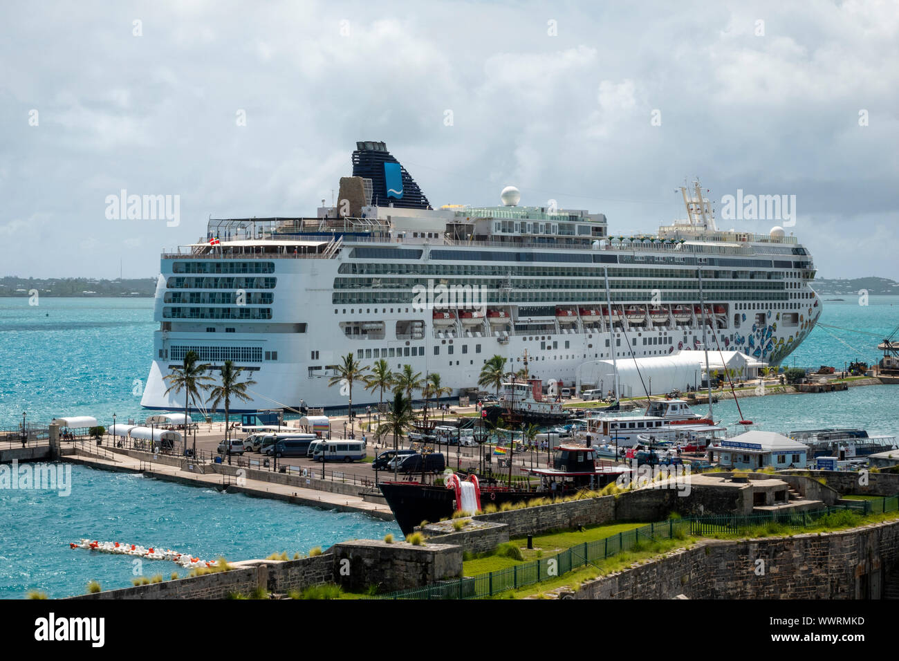 Un navire de croisière amarré à l'arsenal, les Bermudes Banque D'Images