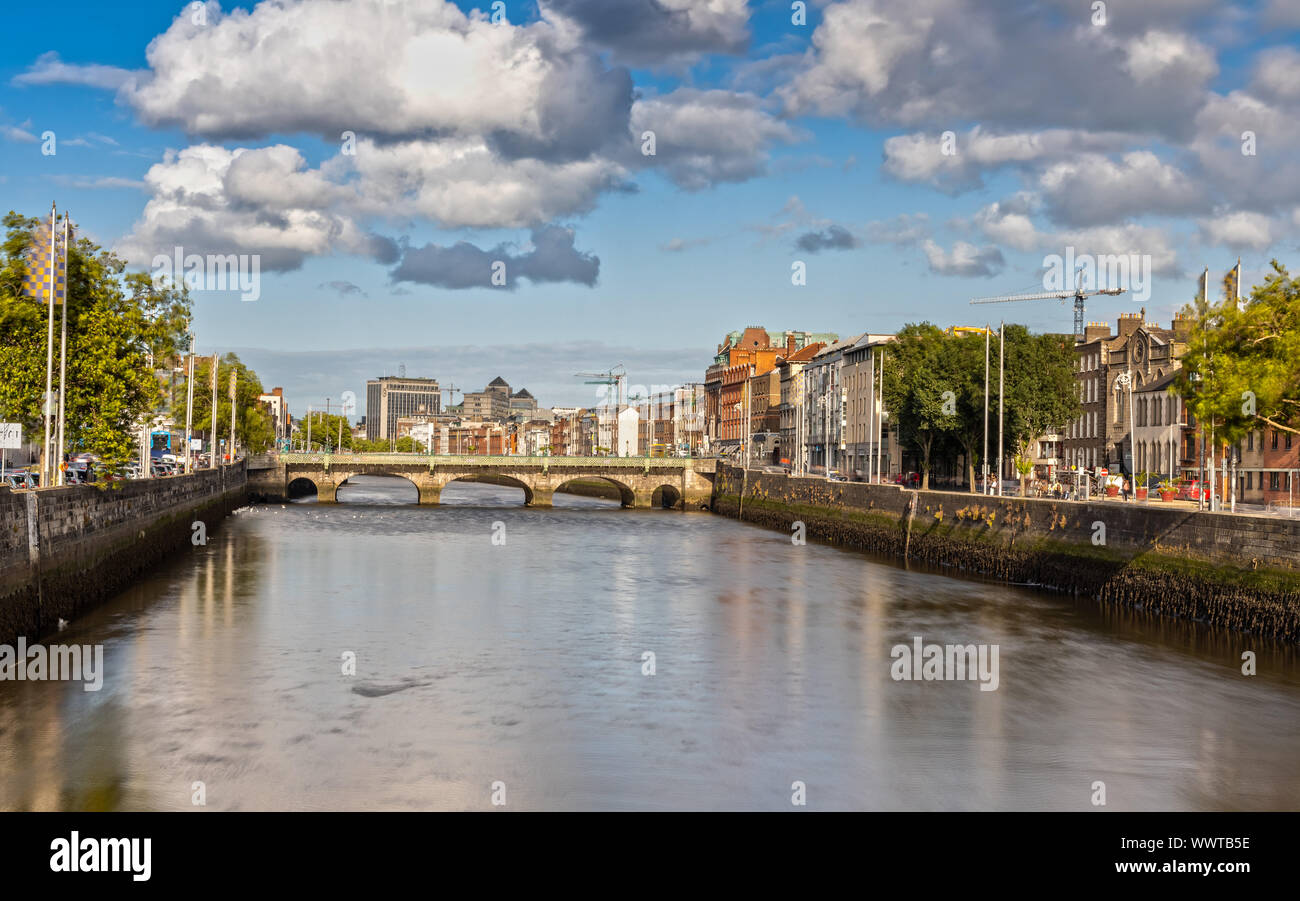Grattan Bridge et Liffey à Dublin, Irlande Banque D'Images