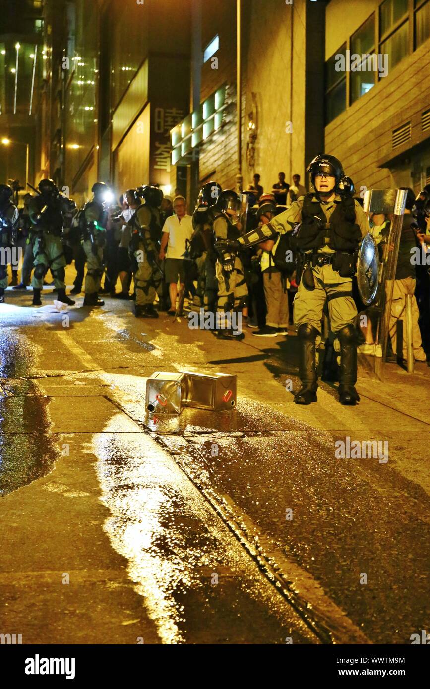 Hong Kong, Chine. 15 Sep, 2019. Un mars non autorisé a dégénéré lorsque des manifestants et la police d'affrontements à plusieurs endroits à Hong Kong. Gonzales : Crédit Photo/Alamy Live News Banque D'Images