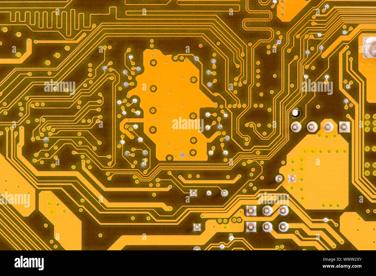 La platine principale dans l'ordinateur avec des traces sur le processeur Banque D'Images