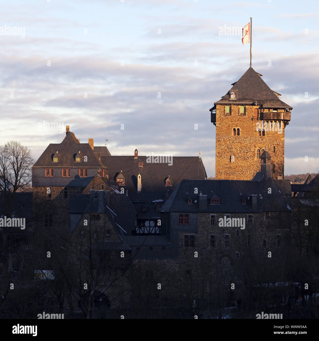 Château Schloss Burg au soleil du matin, Solingen, région du Bergisches Land, Rhénanie du Nord-Westphalie, Allemagne Banque D'Images