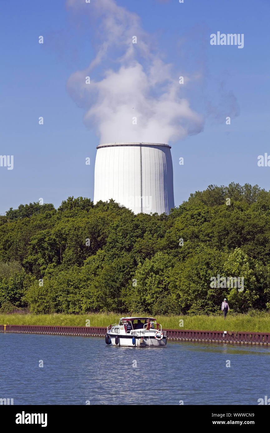 Plaisance sur Dattel Hamm Canal devant Bergkamen power station, Bergkamen, Allemagne Banque D'Images