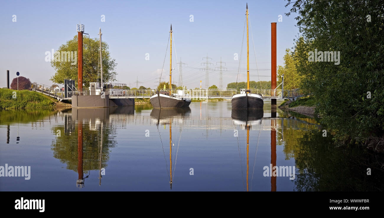 Ponton composé des vieux navires Einigkeit, Recht, Freiheit, Leverkusen, Allemagne, Europe Banque D'Images