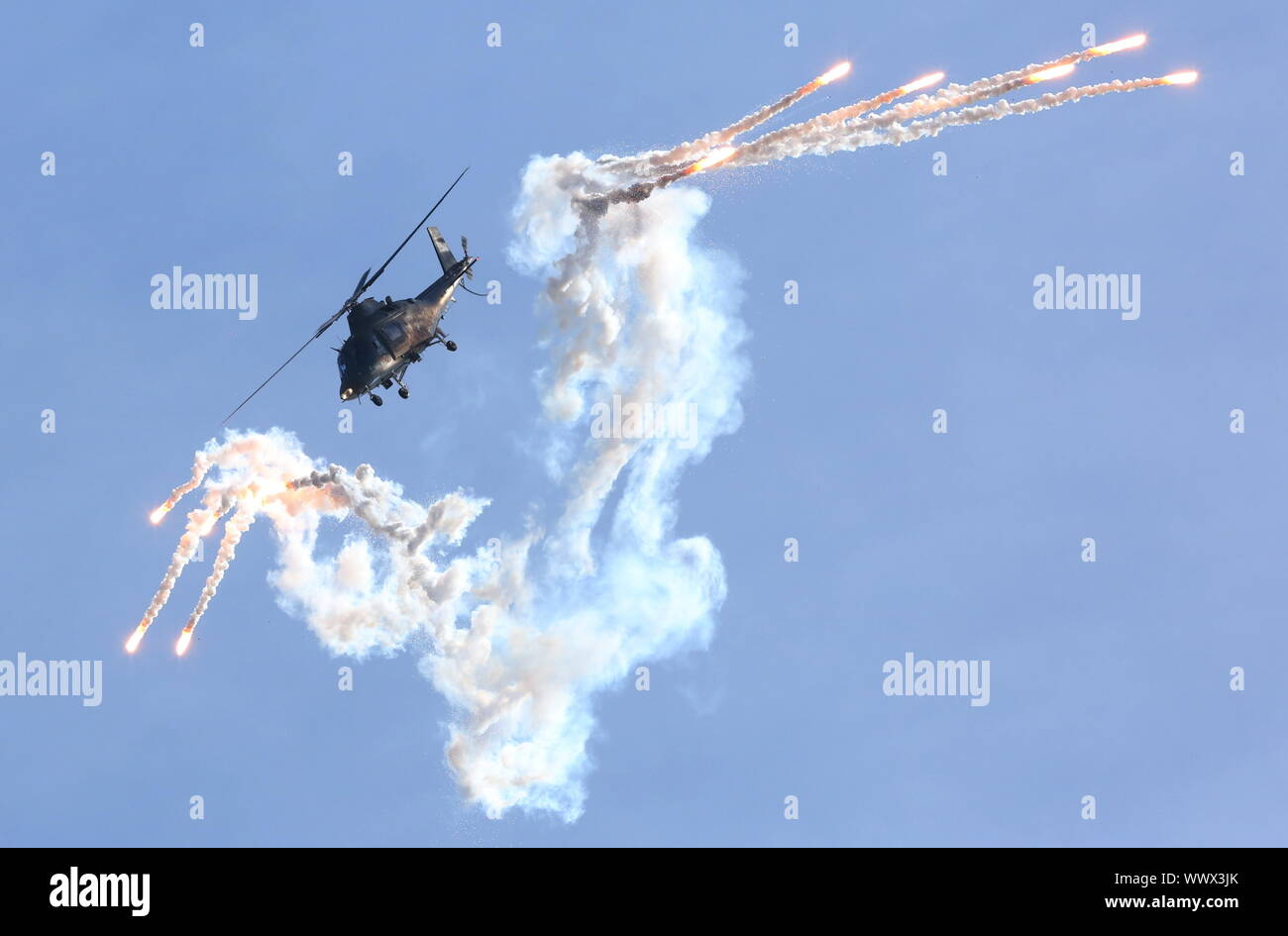 Hechtel, Belgique. 15 Sep, 2019. Un hélicoptère Agusta A-109 de la Force Aérienne Belge fonctionne à l'International Sanicole Airshow à Hechtel, Belgique, le 15 septembre 2019. Credit : Wang Xiaojun/Xinhua/Alamy Live News Banque D'Images