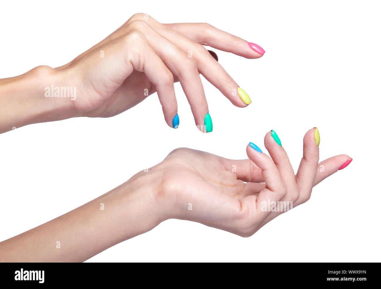 Les doigts avec des ongles manucure fantaisie isolé sur fond blanc Banque D'Images