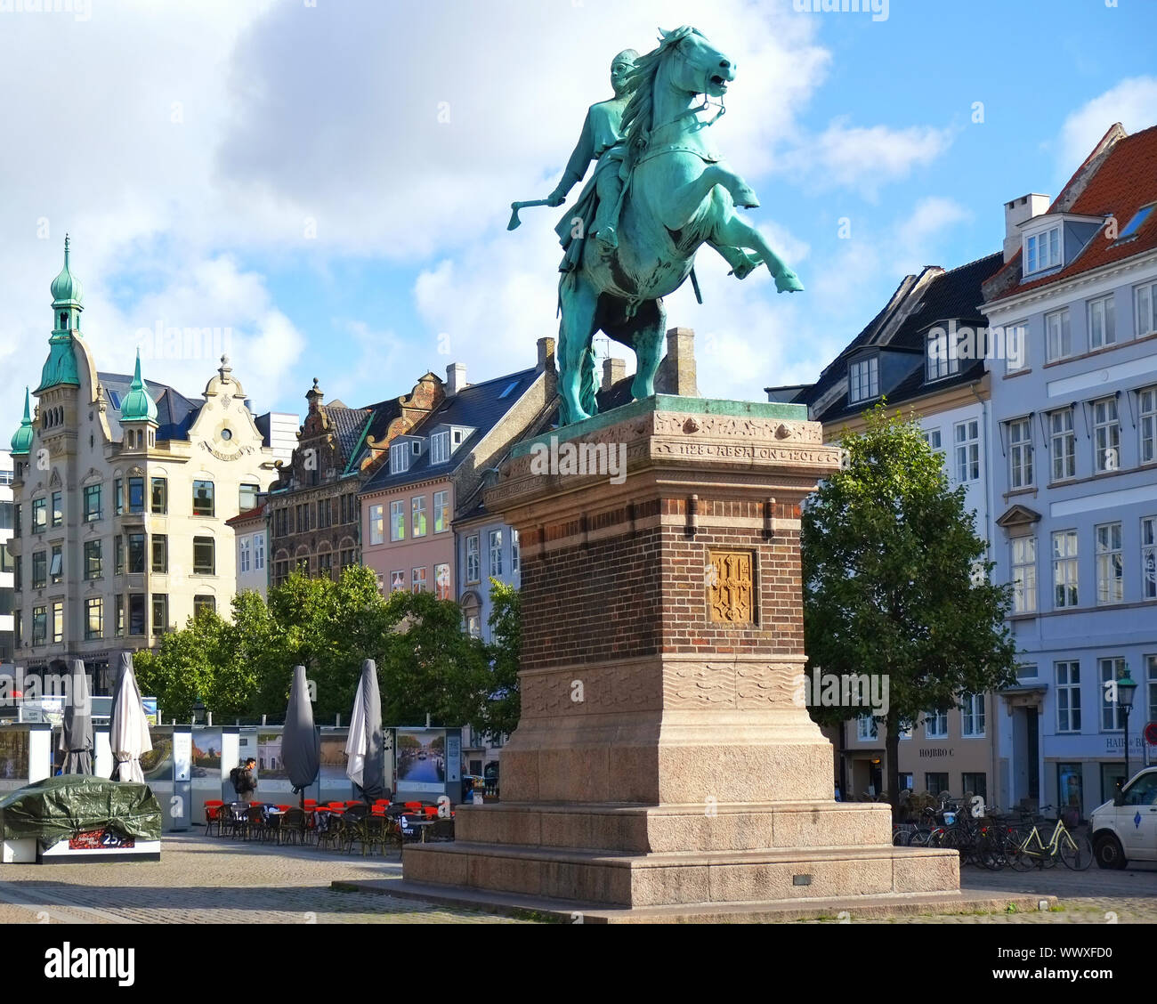 La statue équestre de l'évêque Absalon sur la Hojbro Plads. Banque D'Images