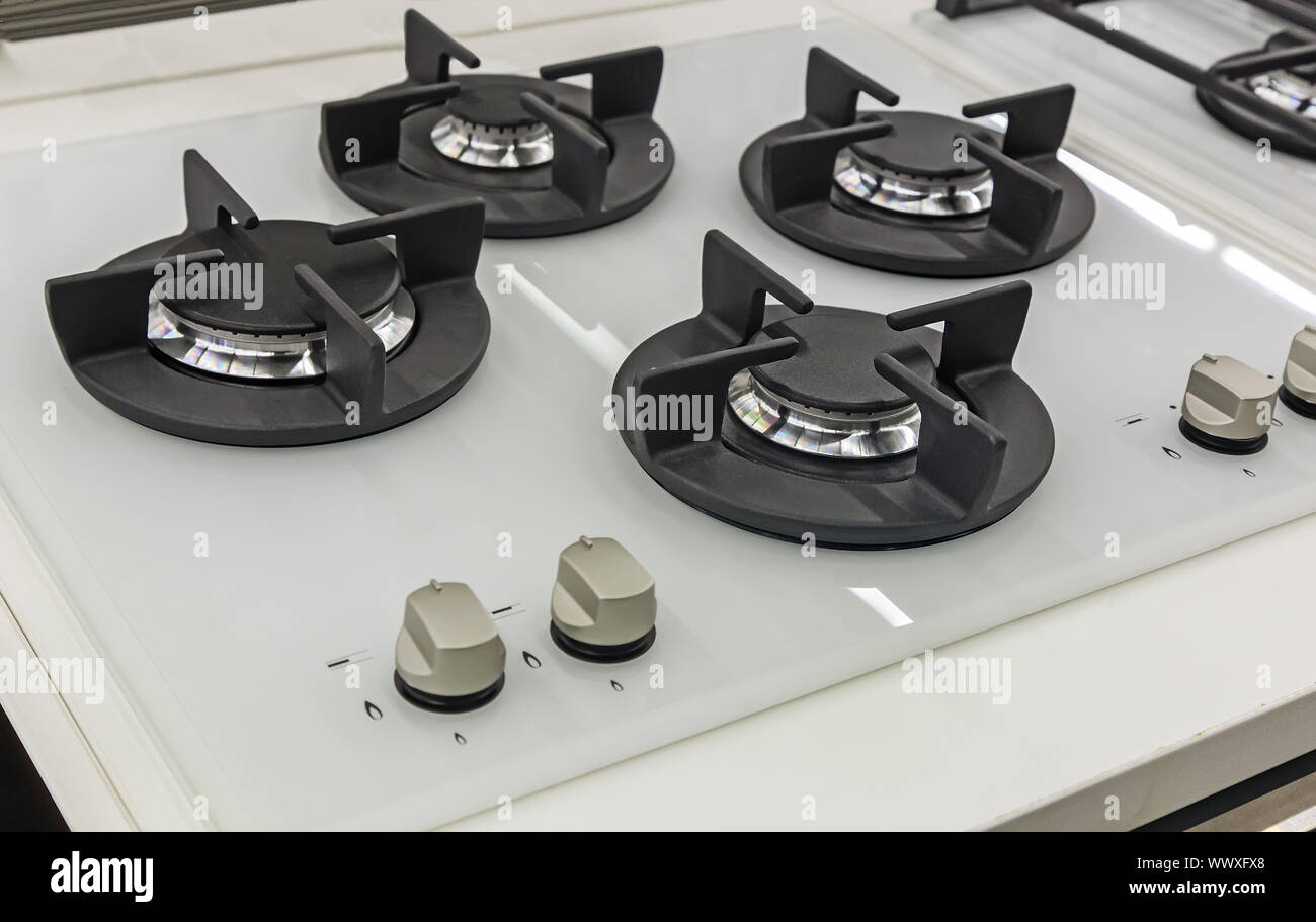Un fragment de la table de cuisson de la cuisinière à gaz. Banque D'Images