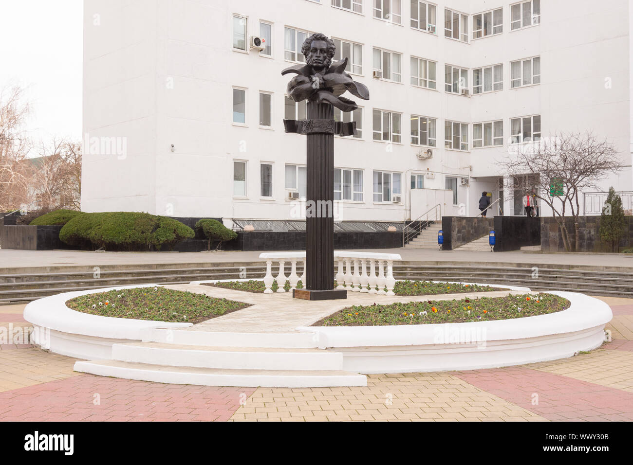 L'Anapa, Russie - 9 mars 2016 : Monument à Alexandre Pouchkine, fixé en 1999 pour le 200e anniversaire de sa naissance, à la sanator Banque D'Images