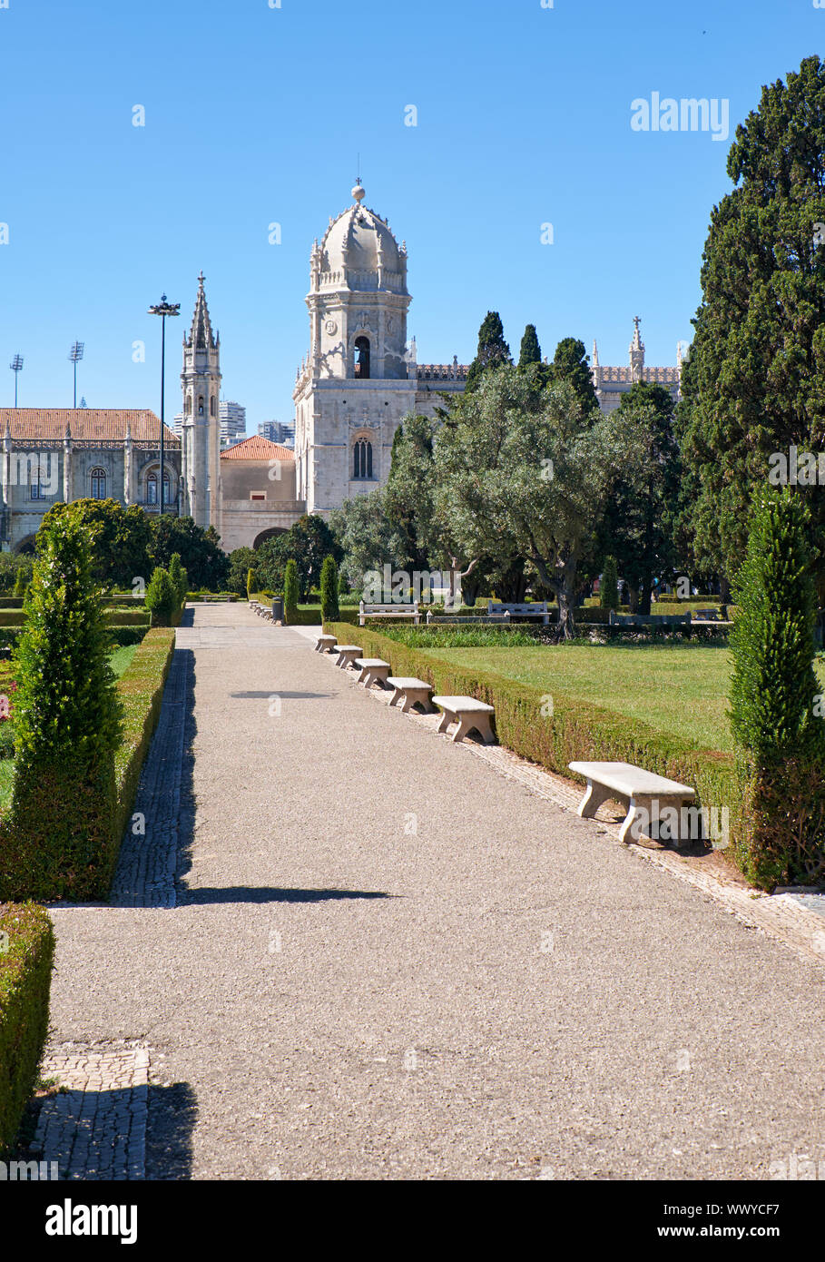 Le point de vue de l'église de Santa Maria dans le jardin de l'Empire Square. Lisbonne, Portugal Banque D'Images