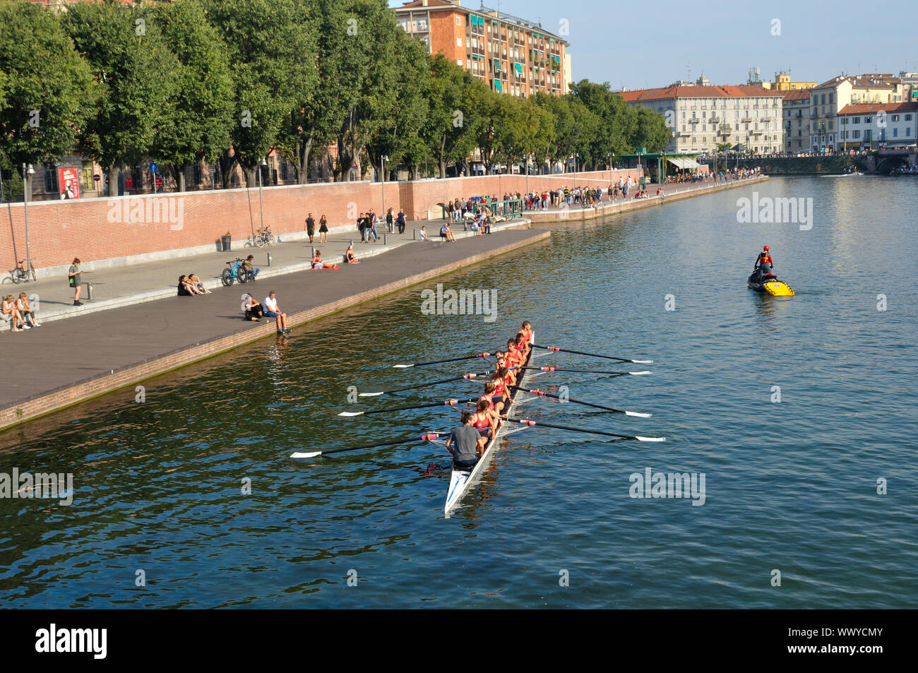 14 septembre 2019 - Italie, Lombardie, Milan, Navigli Darsena, High School rameurs en compétition lors de la coupe d'Aviron Régate des femmes de l'Équipage Banque D'Images