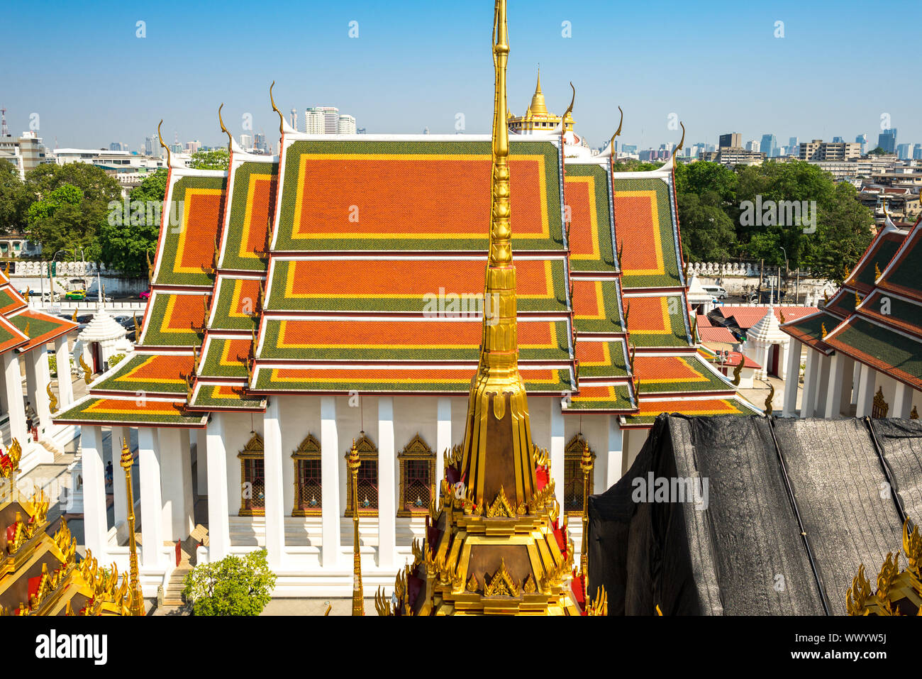 Le temple bouddhiste Wat Ratchanatdaram dans le quartier central de Bangkok Banque D'Images