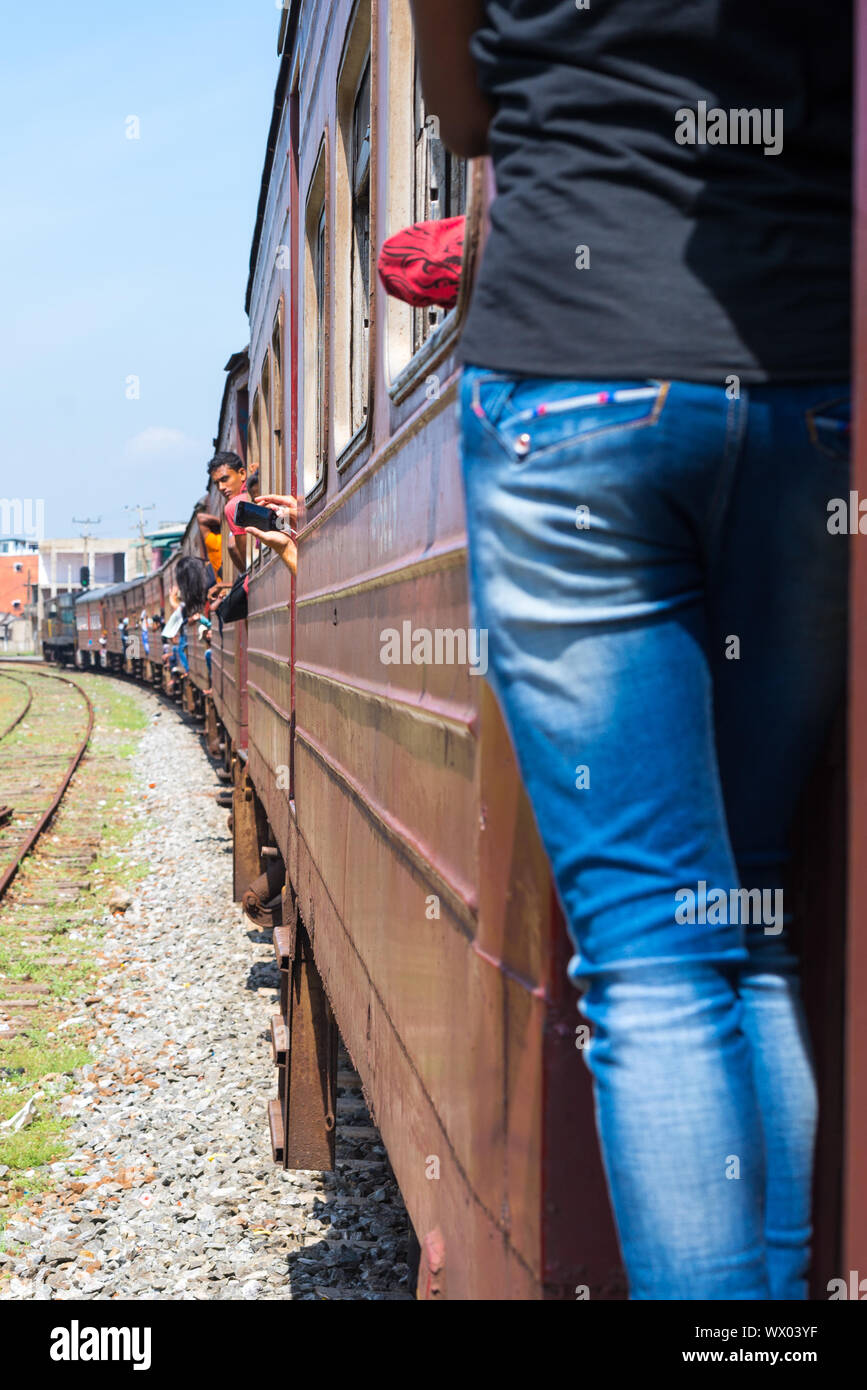 Sur la ligne de chemin de fer du sud de Colombo, Galle, Sri Lanka Banque D'Images