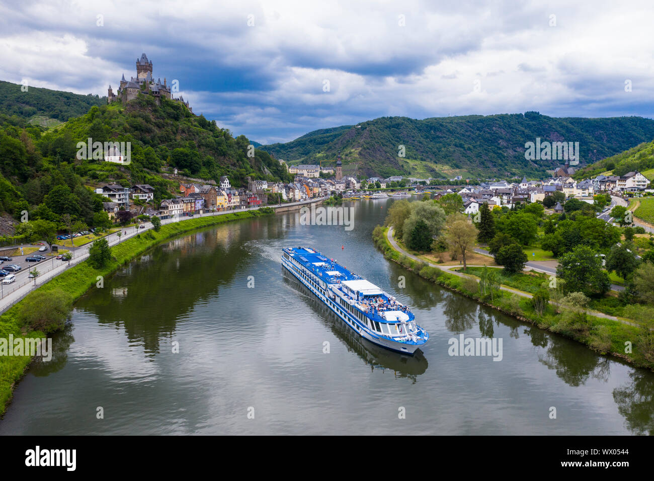 Bateau de croisière sur la rivière
